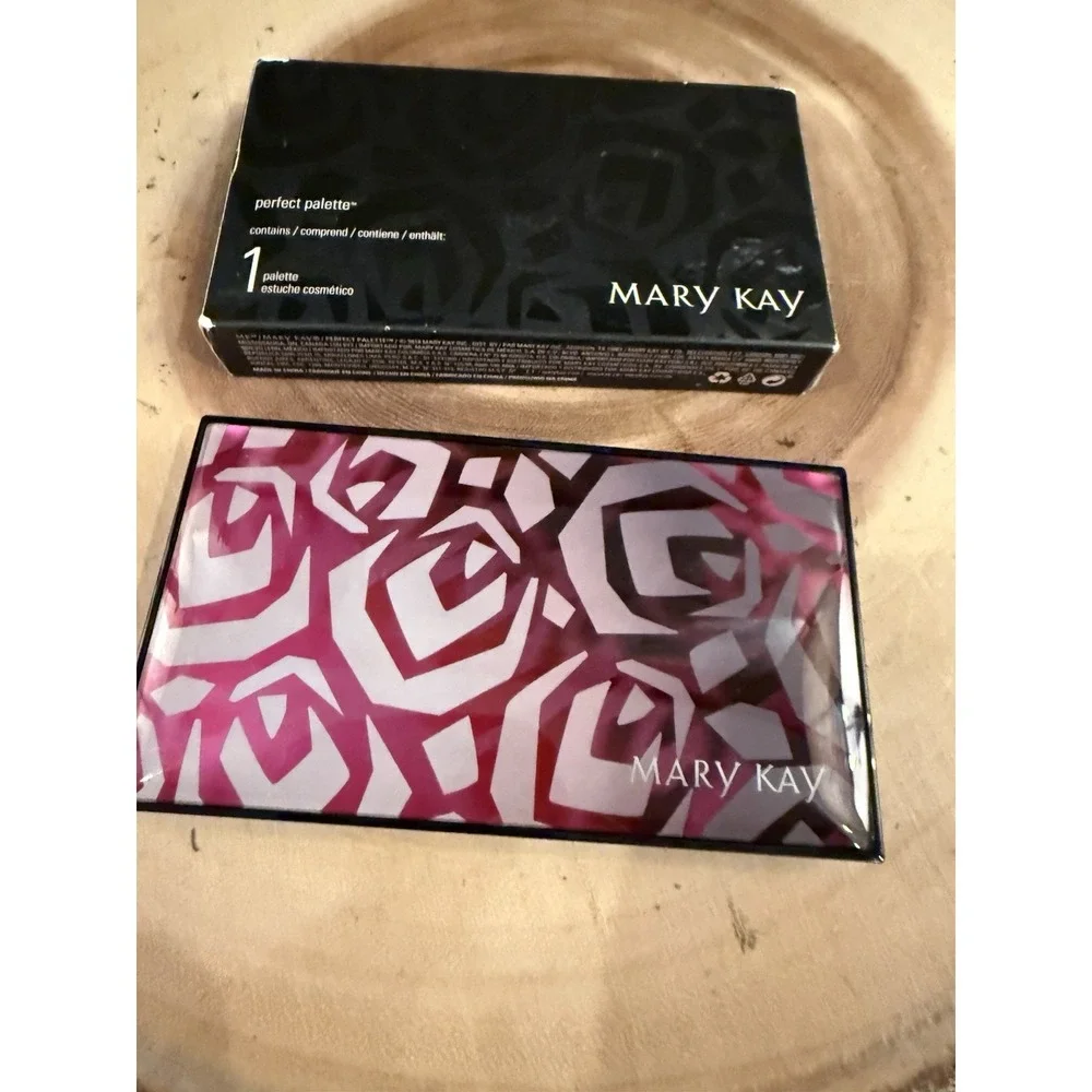 MARY KAY PERFECT PALETTE~UNFILLED~REFILLABLE COMPACT‎ NIB